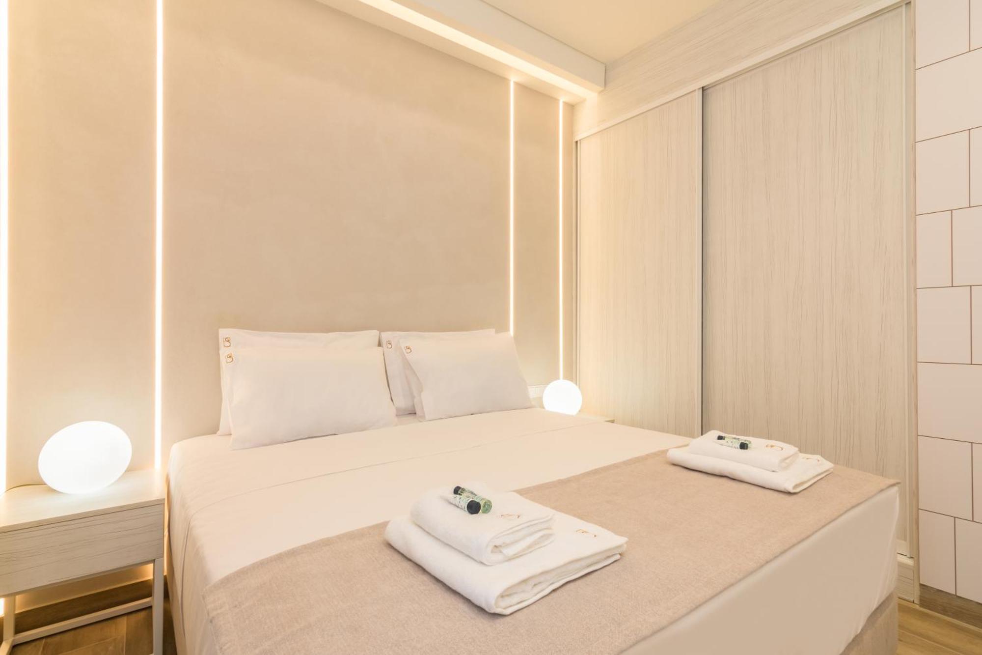 Socrates Fully Equipped Apartments With Unique Design Atenas Exterior foto