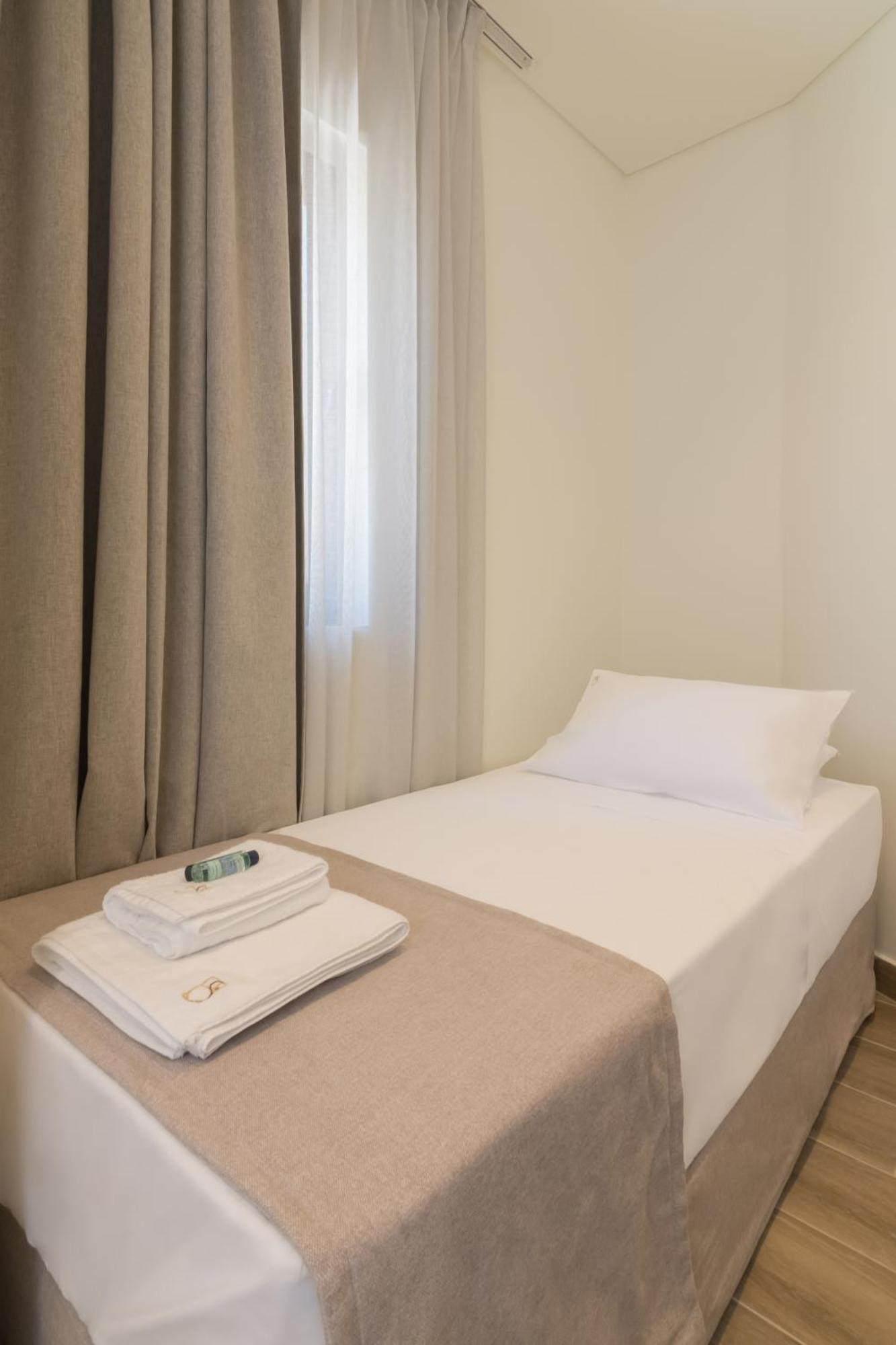 Socrates Fully Equipped Apartments With Unique Design Atenas Exterior foto